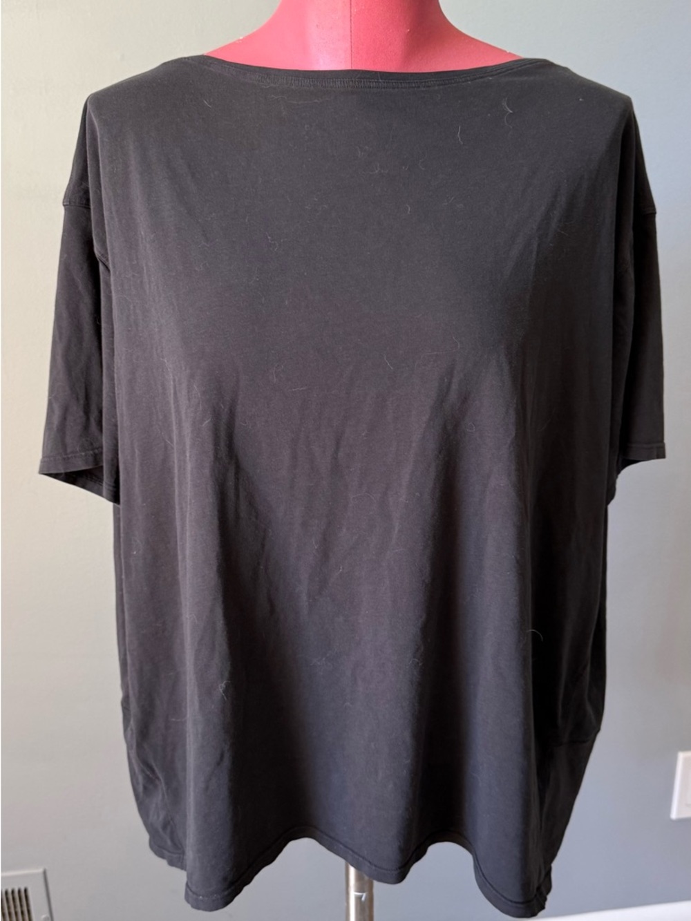 Lululemon W’s Back in Action Short Sleeve Tee in color ‘Black’, size 10